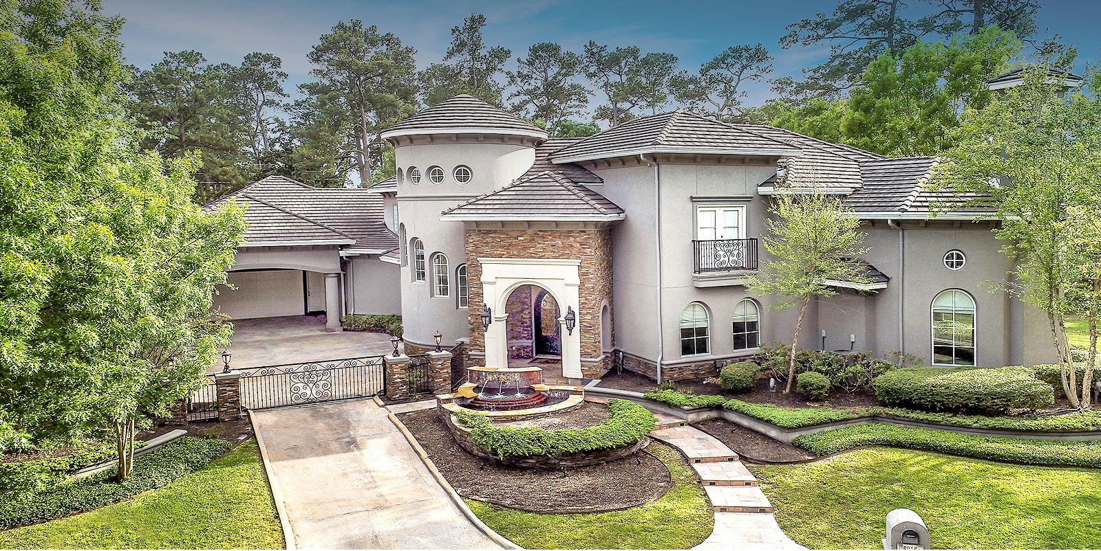 Luxury Home Front Yard